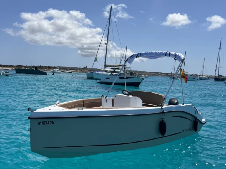 Pronajmout Motorová loď se skipperem či ne Silver Yacht v La Savina