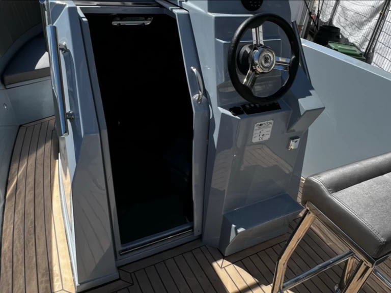 Moonday yacht Matrix 655 jednotlivci a charterové společnosti v Six-Fours-les-Plages