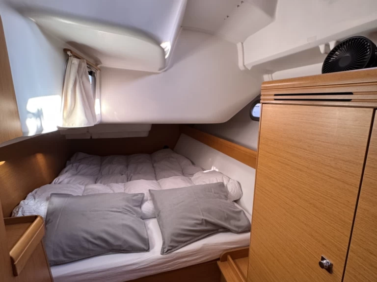 Pronajmout Plachetnice se skipperem či ne Jeanneau v Torrevieja