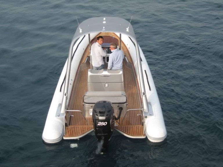 Ufo U 69 CARBON jednotlivci a charterové společnosti v Six-Fours-les-Plages