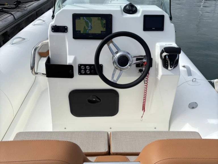 Pronajmout Polotuhá loď se skipperem či ne Zodiac v La Trinité-sur-Mer