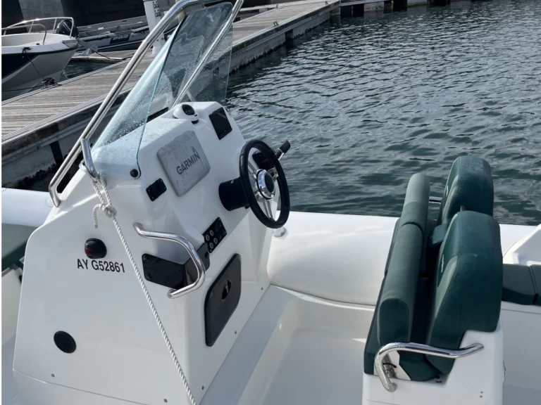 Pronajmout si Zodiac Medline 6.8 v La Trinité-sur-Mer