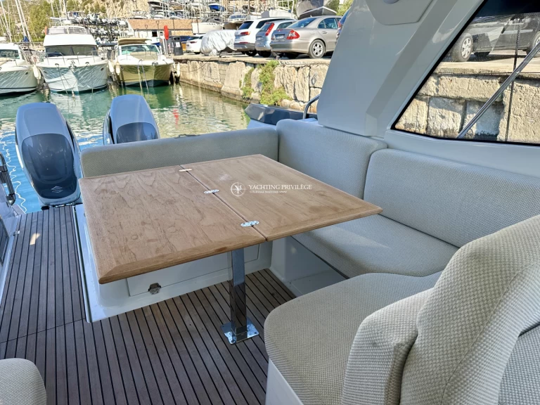 Bénéteau Gran turismo 36 ob jednotlivci a charterové společnosti v Marseille