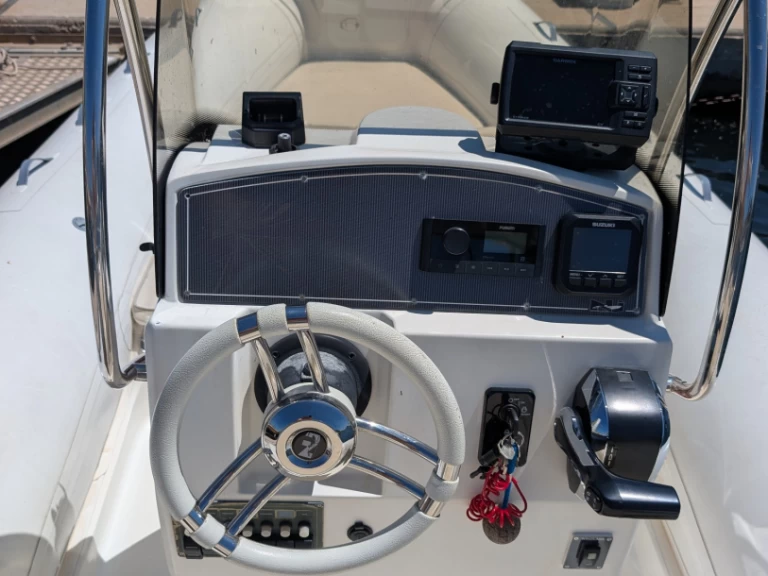 Pronajmout si Nuova Jolly NJ 700 v Hyeres