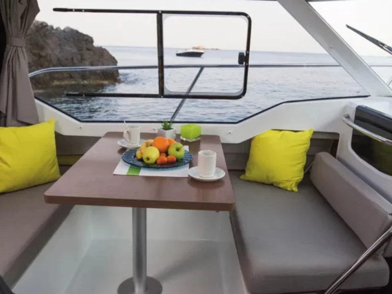 Motorová loď k pronájmu v Sanremo za nejlepší cenu