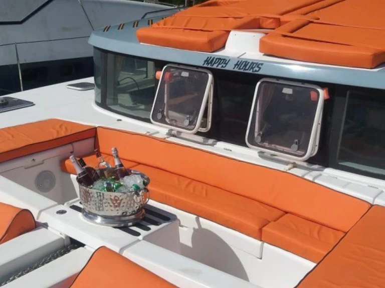 Custom Made 44 jednotlivci a charterové společnosti v Bayahíbe (Zona Urbana)