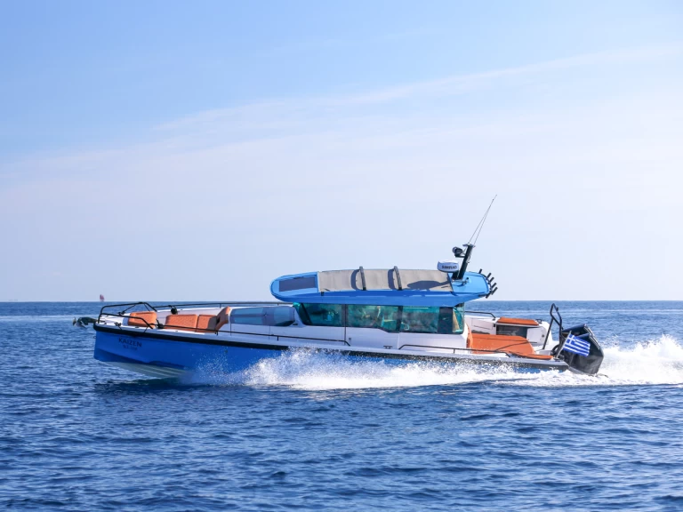 Pronájem Motorová loď Axopar s licencí