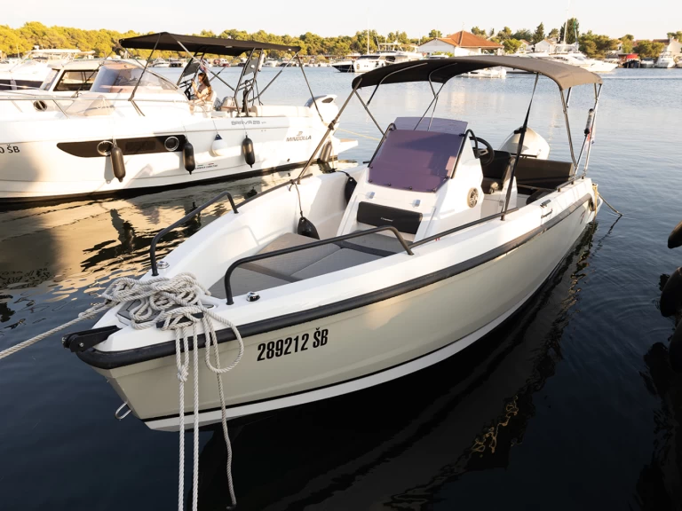 Pronajmout Motorová loď se skipperem či ne Compass Boats v Šibenik 