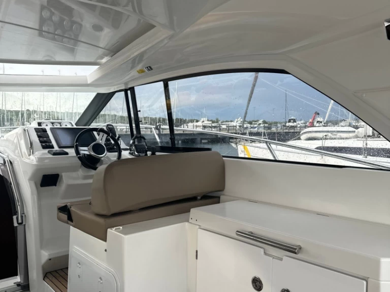 Pronájem lodi Jeanneau Leader 40 v Pula na Samboatu