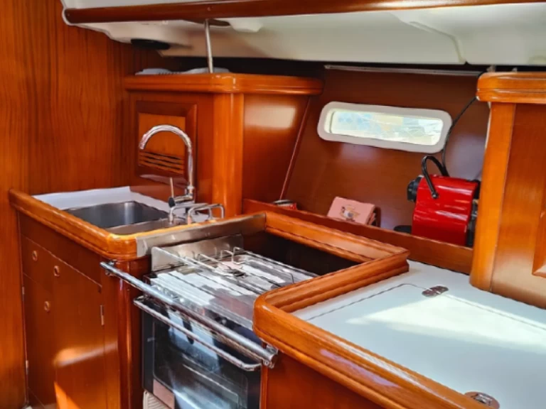 Bénéteau Oceanis 393 Clipper jednotlivci a charterové společnosti v Kallithéa