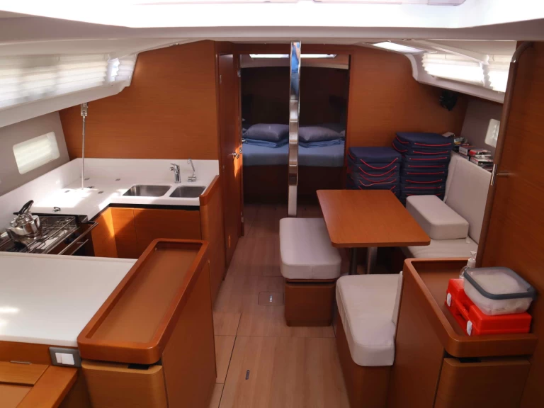Jeanneau Sun Odyssey 440 jednotlivci a charterové společnosti v Ligia