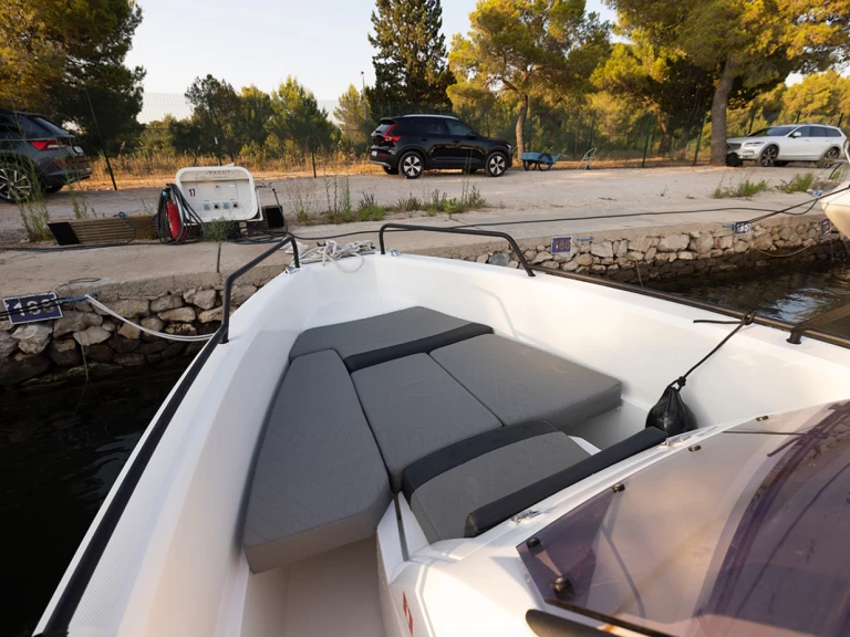 Compass Boats Compass 7s jednotlivci a charterové společnosti v Šibenik 