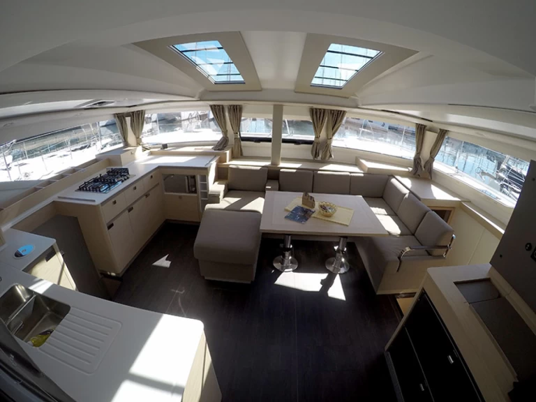 Pronajmout si Fountaine Pajot Elba 45 v Šibenik 