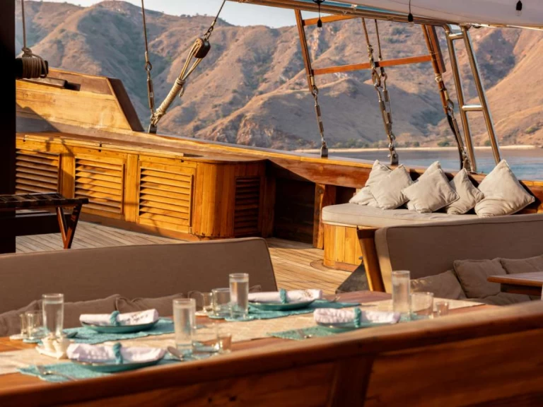 Pronájem Jachta v Labuan Bajo - Prana by Atzaro