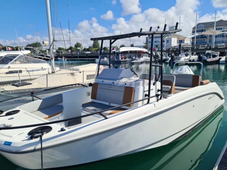 Pronájem Motorová loď Bénéteau s licencí