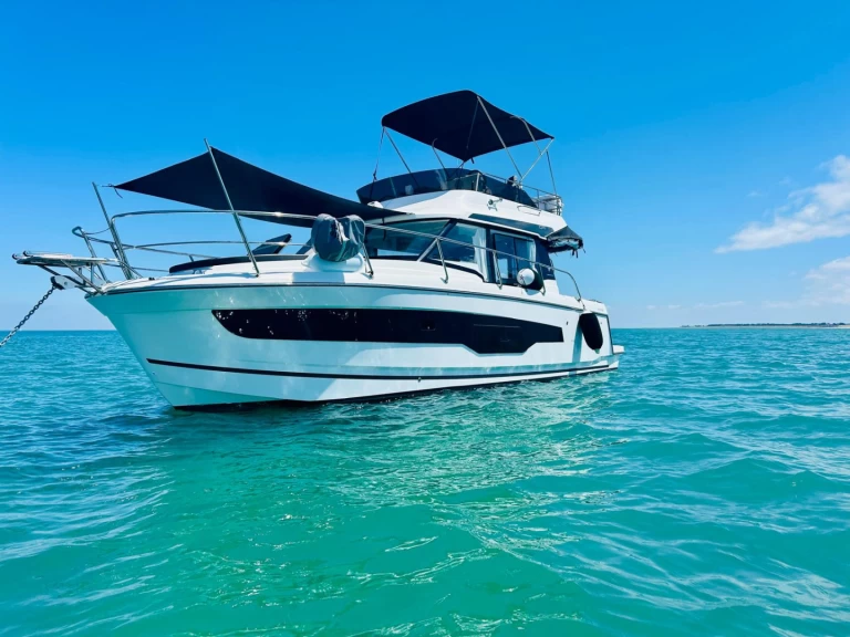 Pronajmout si Jeanneau Merry Fisher 1095 Fly v Talmont-Saint-Hilaire