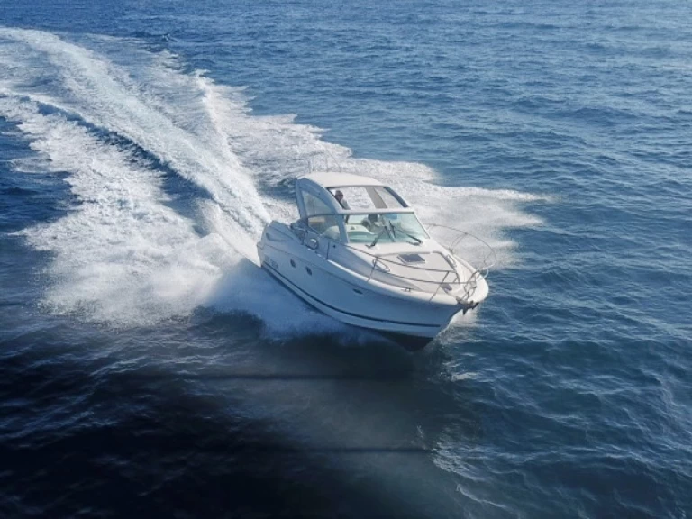 Pronájem Motorová loď Jeanneau s licencí