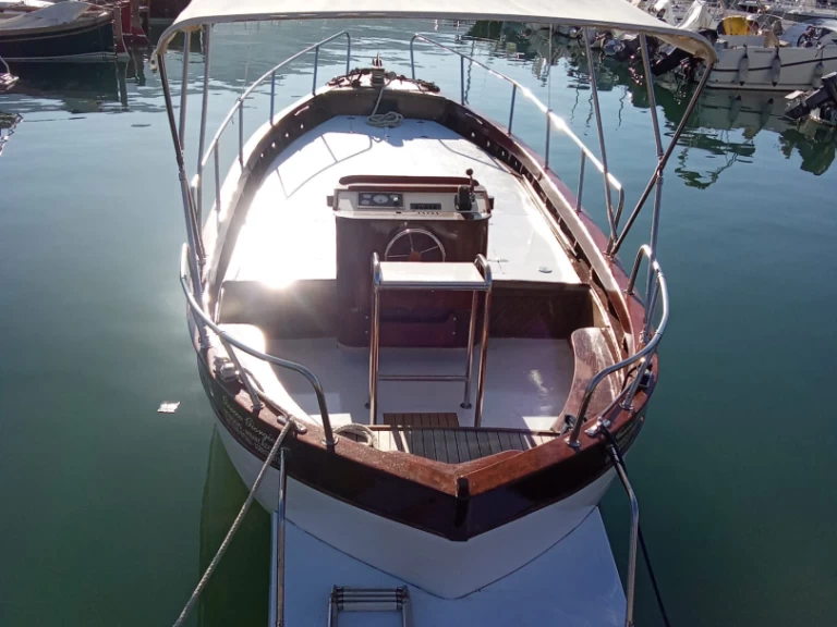 Pronájem Motorová loď Marine s licencí