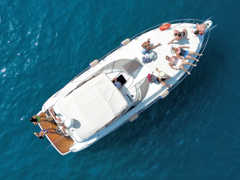 Cranchi Zaffiro 34 jednotlivci a charterové společnosti v Salerno