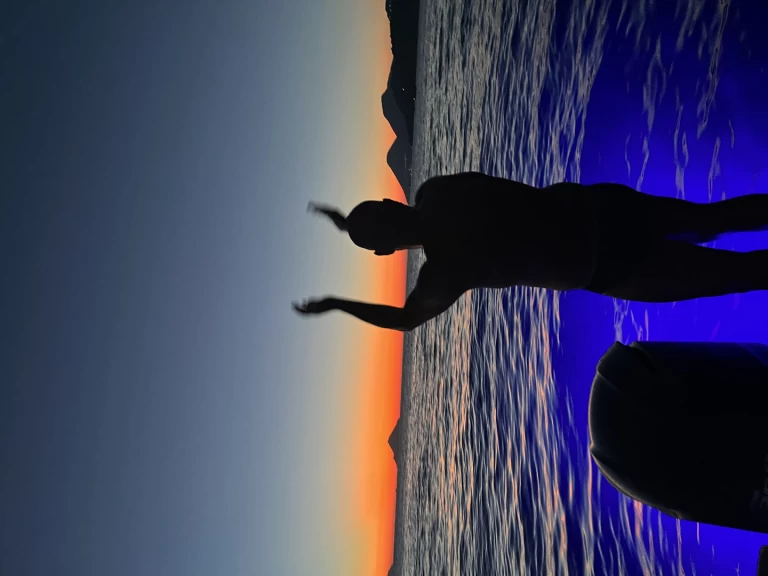 Polotuhá loď k pronájmu v Marina di Portorosa za nejlepší cenu