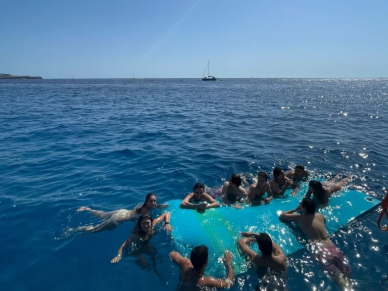 Pronájem Plachetnice Custom Made s licencí