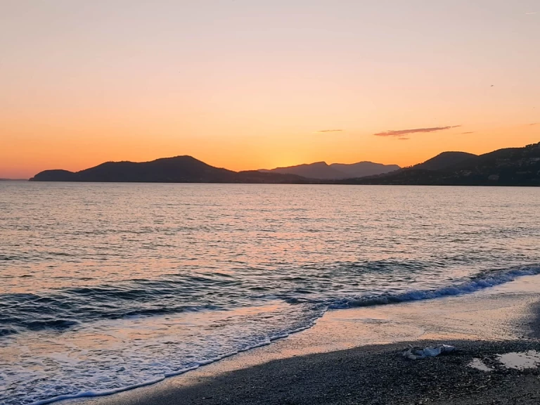 Pronajmout si Dufour Dufour 485 Grand Large v Port de Hyères (St Pierre)