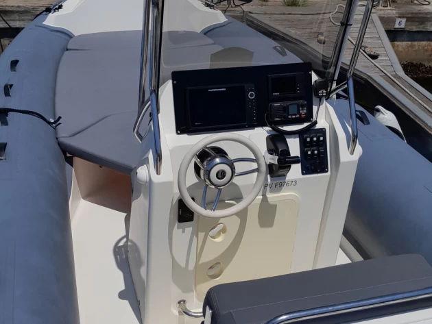 Pronájem Polotuhá loď Capelli s licencí