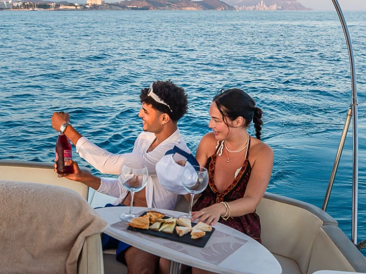 Motorová loď k pronájmu v Puerto Villajoyosa za nejlepší cenu