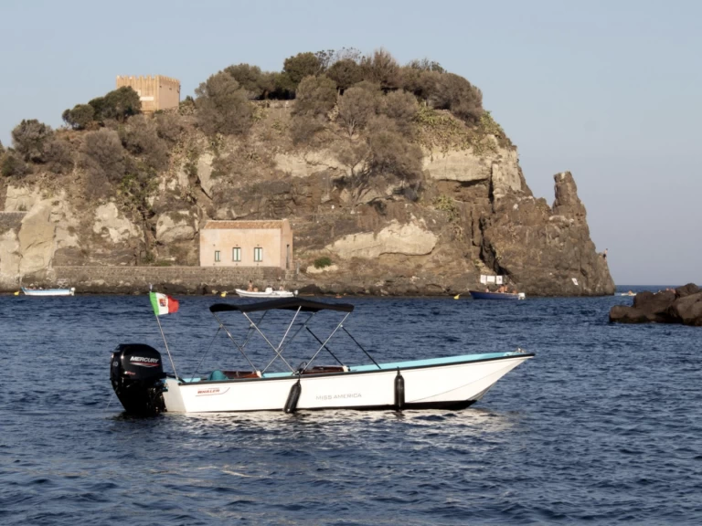 Pronájem lodi Aci Trezza lákavé ceny Boston Whaler 17