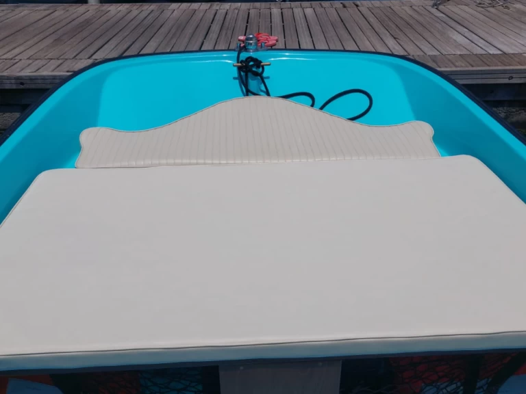 Pronajmout Motorová loď se skipperem či ne Boston Whaler v Aci Trezza