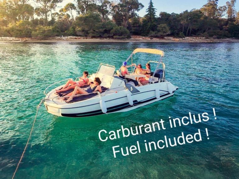 Pronajmout si Bénéteau Flyer 6.6 SUNdeck v Vieux Port de Cannes