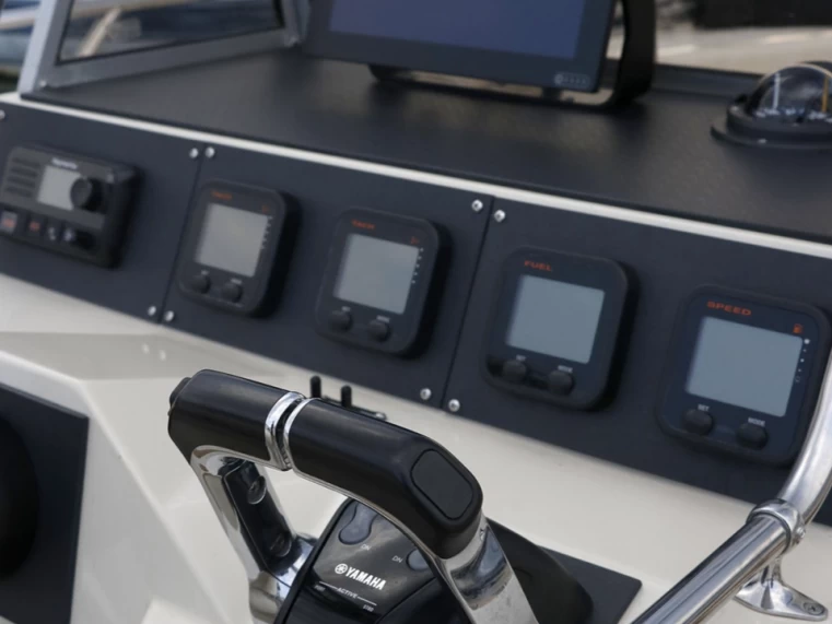 Pronájem lodi Boston Whaler Boston Whaler 27 Outrage v Taormina na Samboatu