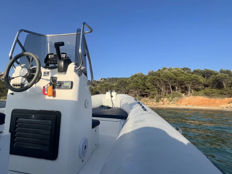 Pronájem lodi Hyeres lákavé ceny Tempest 626 Luxe