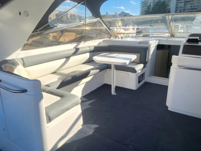 Pronajmout Motorová loď se skipperem či ne Fairline v Cannes