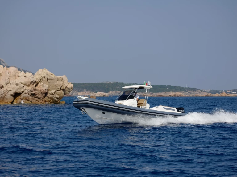 Pronajmout si Joker Boat Clubman 30 v Porto Cervo