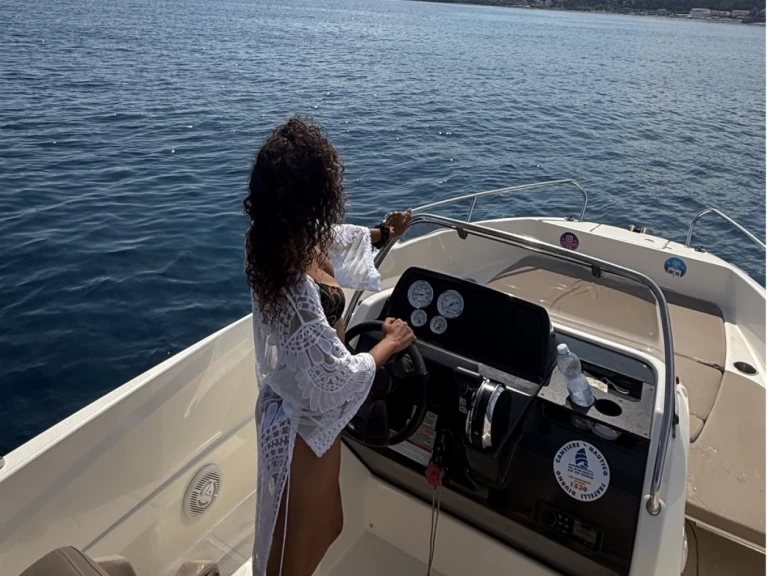 Idea Marine IDEA 58 jednotlivci a charterové společnosti v Arma di Taggia