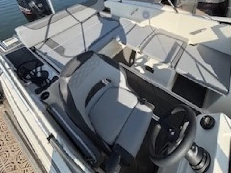 Pronájem Motorová loď v Hyeres -Bayliner M19