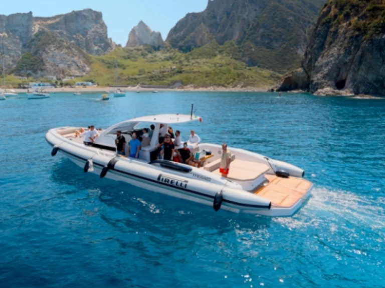 Pronájem lodi Pirelli 50 EFB v Neapol na Samboatu