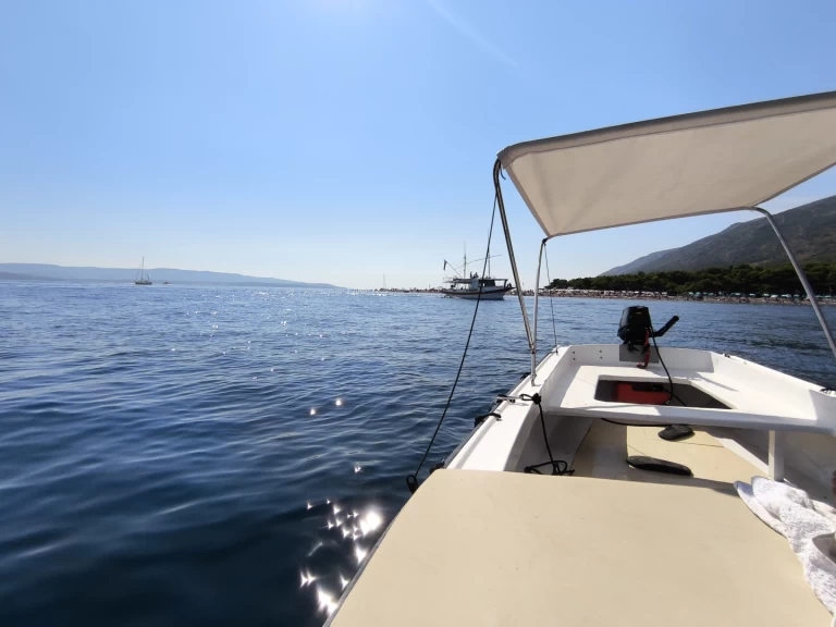 Pronájem lodi Pasara Pasara v Bol na Samboatu