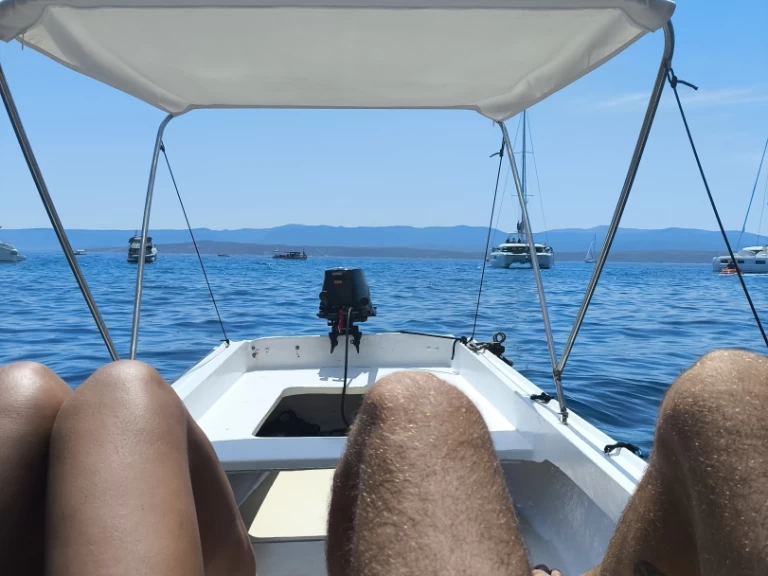 Pronajmout Motorová loď se skipperem či ne Pasara v Bol