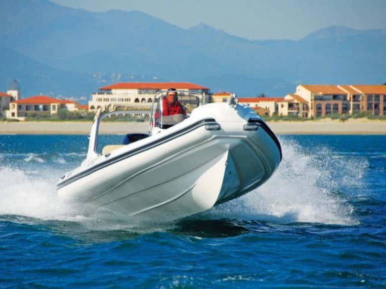 Nuova Jolly Blackfin 25 Elegance jednotlivci a charterové společnosti v Bol