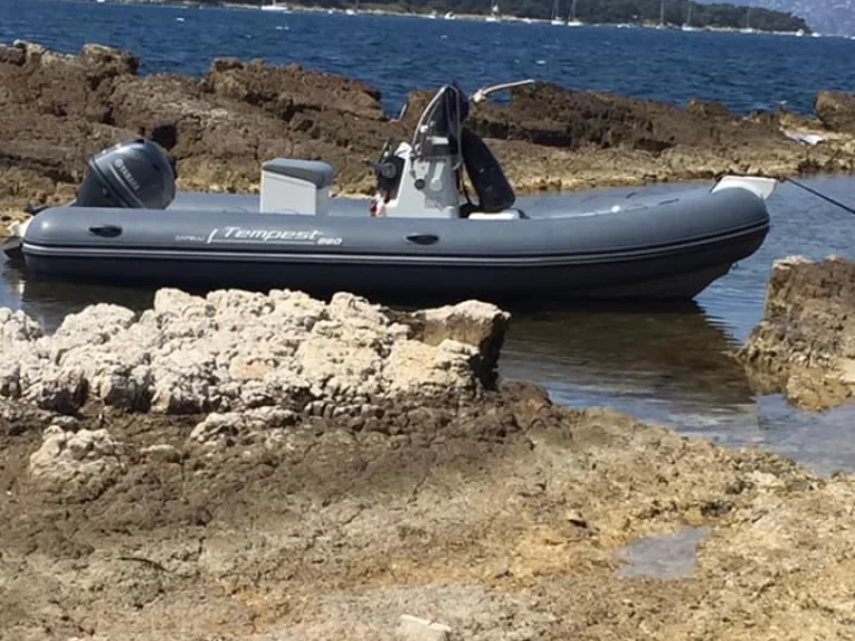 Pronajmout si Capelli Tempest 560 Easy v Cannes