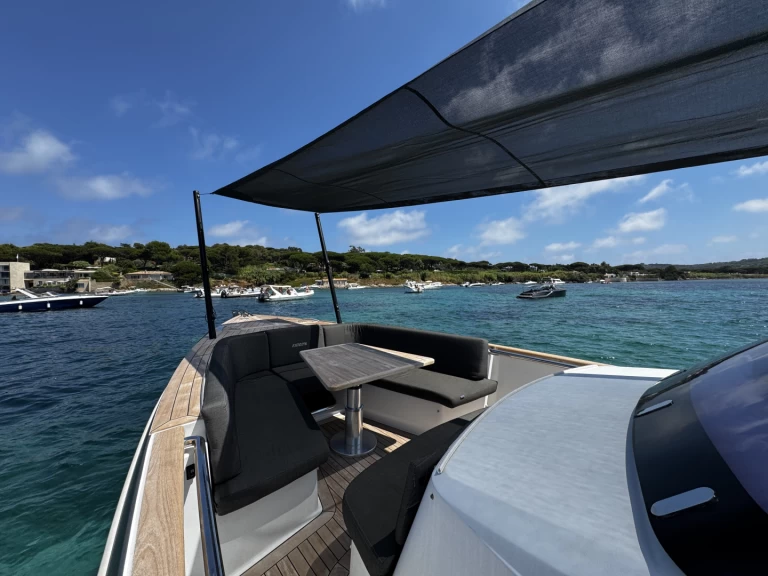 Pronajmout Motorová loď se skipperem či ne Fjord v Port Grimaud