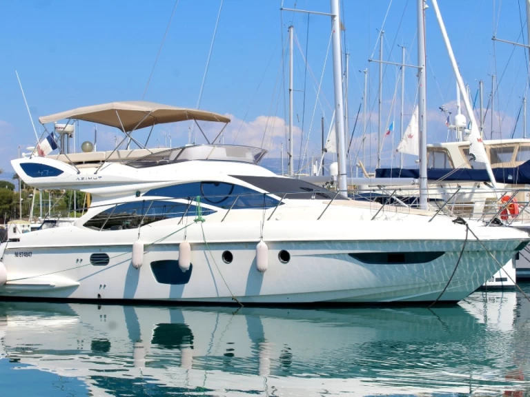 Azimut Azimut 47 Fly jednotlivci a charterové společnosti v Antibes