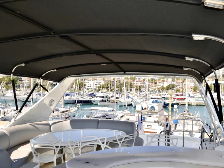 Marquis 69 jednotlivci a charterové společnosti v Antibes