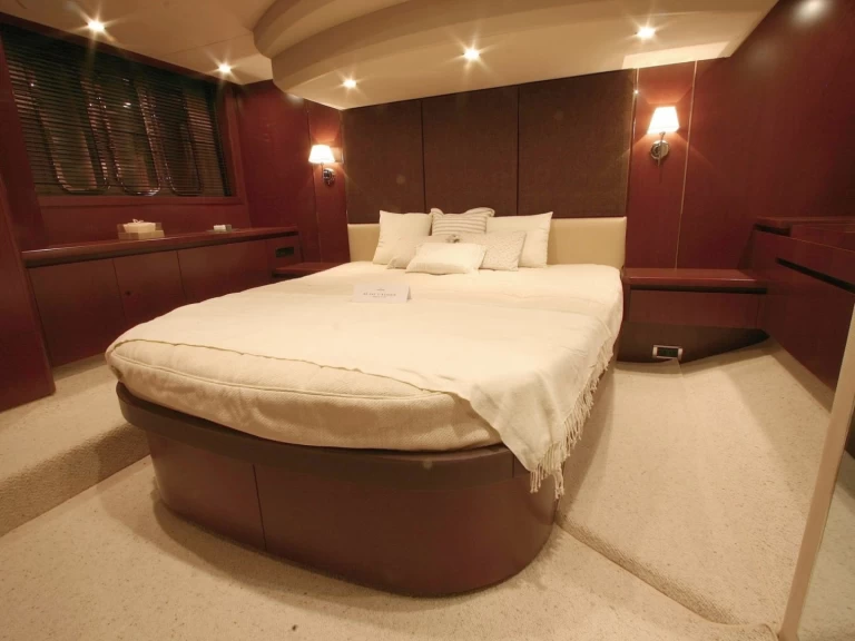 Motorová loď k pronájmu v Antibes za nejlepší cenu