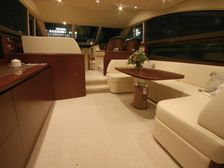 Princess Princess 54 jednotlivci a charterové společnosti v Antibes