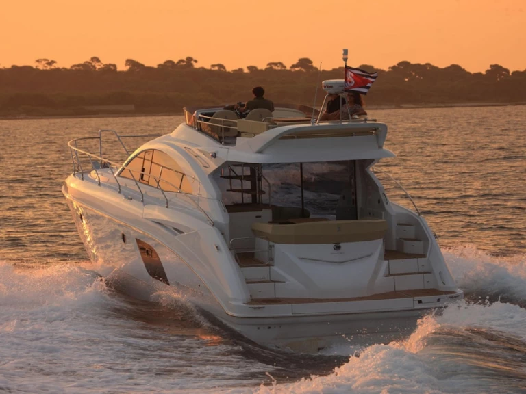 Pronájem lodi Antibes lákavé ceny Monte Carlo 47 Fly