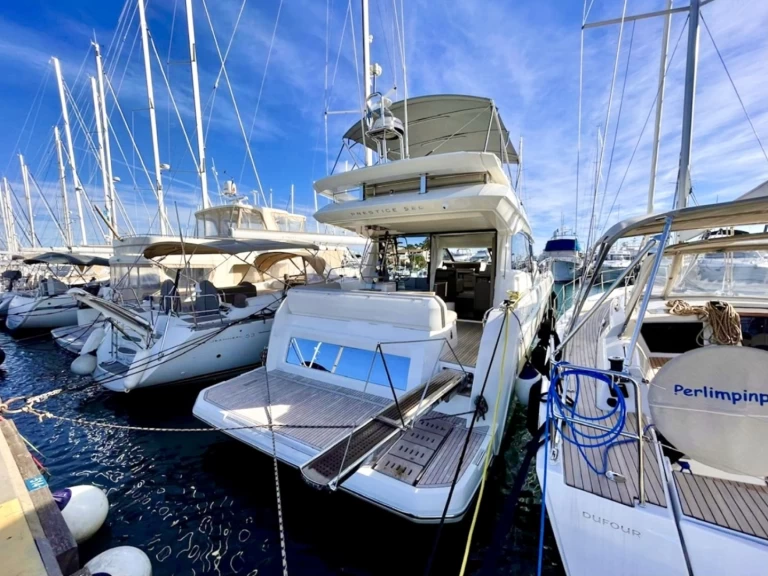 Pronájem lodi Antibes lákavé ceny Prestige 520 Fly