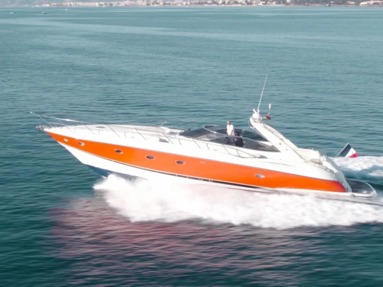 Sunseeker Predator 56 jednotlivci a charterové společnosti v Golfe-Juan
